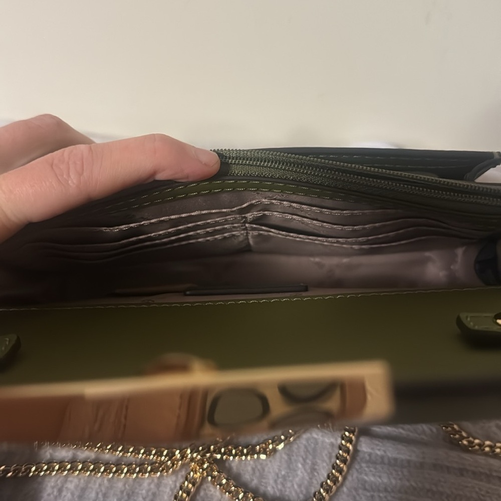 Michael Kors Elegant Green and Gold Crossbody Bag with Chain - Picture 4 of 11